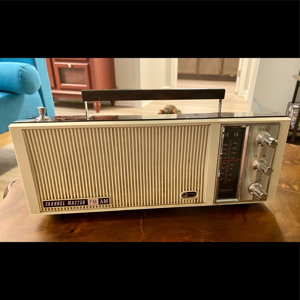Vintage Channel Master Transistor Radio